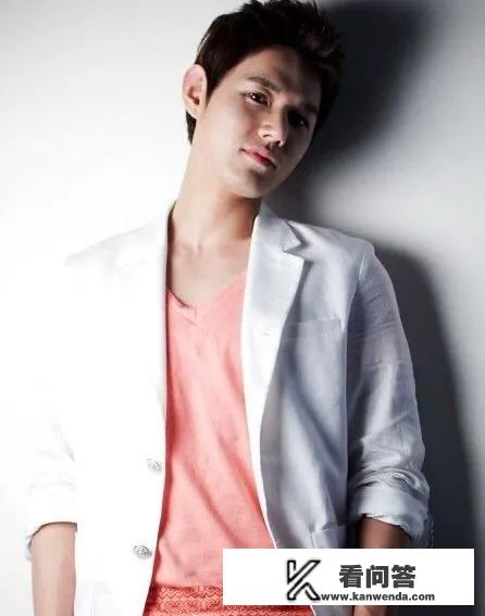 家里出现矛盾,他只会默不作声,面对一个无法调教的男人我该怎么办? 家里出现矛盾,他只会默不作声,面对一个无法调教的男人我该怎么办?