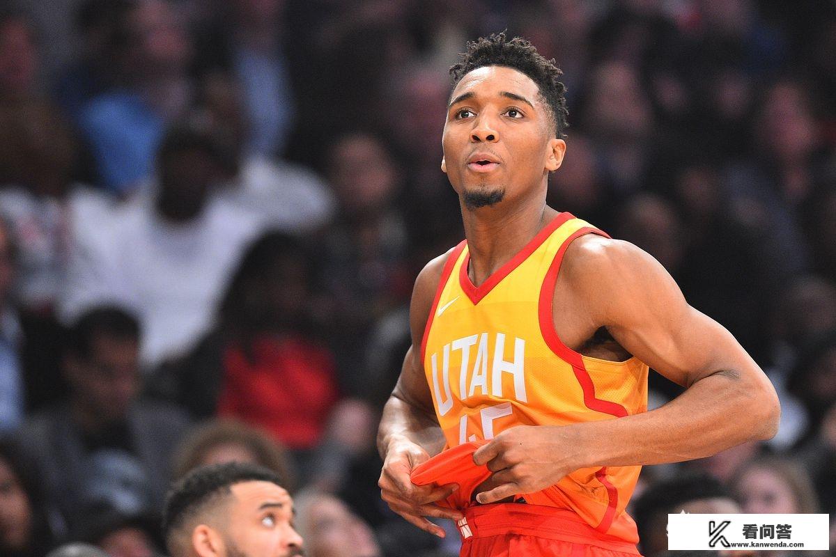 NBA十三顺位秀,拉文、布克和米切尔谁的天赋更好,上限更高,发展空间更大? NBA十三顺位秀,拉文、布克和米切尔谁的天赋更好,上限更高,发展空间更大?