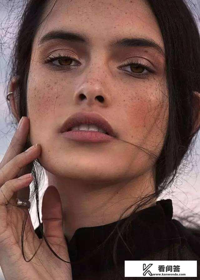 现在影视中，国内为什么越来越美颜化，而国外大部分都是素颜，是文化差异还是不自信？