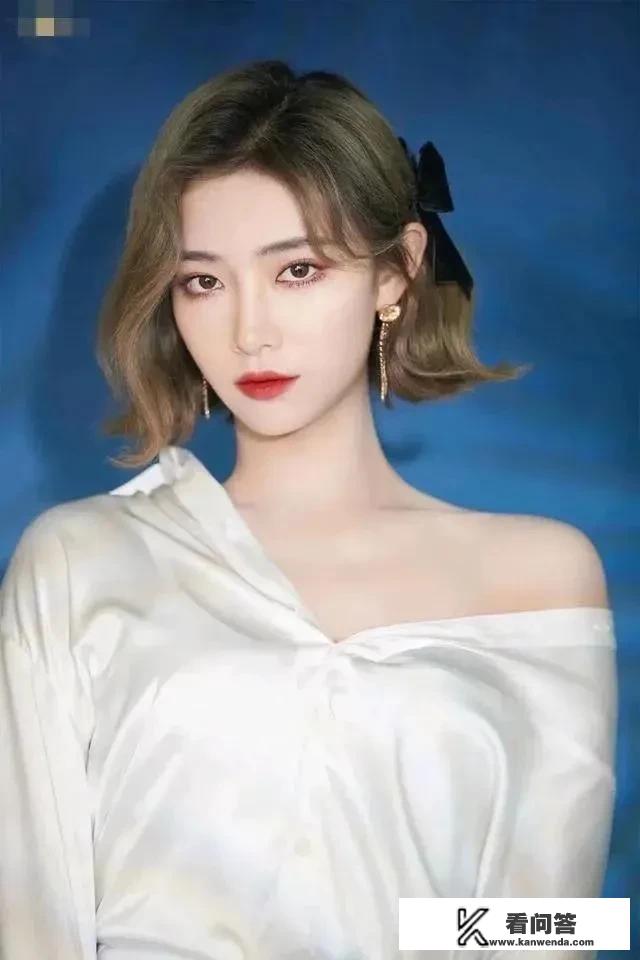 杨幂漫画腰,徐璐漫画腿,女明星什么时候才能不营销身材? 杨幂漫画腰,徐璐漫画腿,女明星什么时候才能不营销身材?