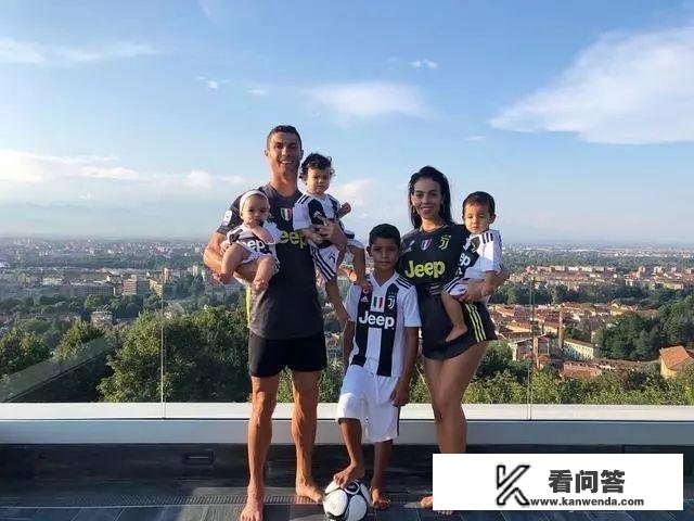 葡媒曝C罗女友乔治娜小腹隆起再次怀孕，球迷更关心C罗伤势如何？