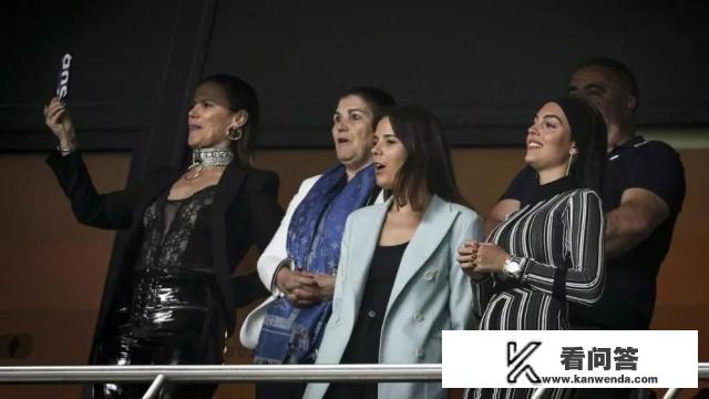 葡媒曝C罗女友乔治娜小腹隆起再次怀孕，球迷更关心C罗伤势如何？