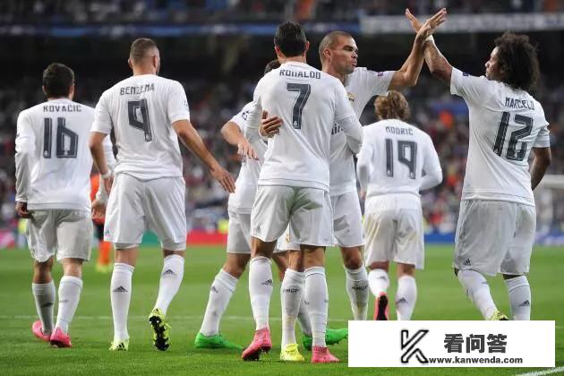 为什么去年欧冠后皇马被人戏称为皇家越位队？