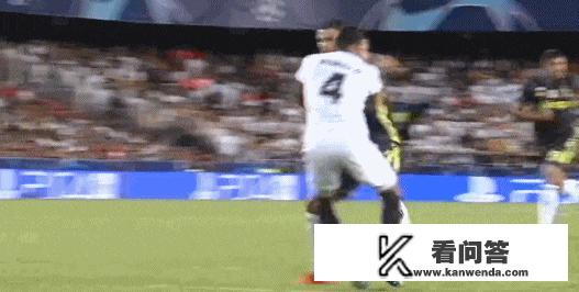 欧冠首轮，尤文客场2-0击败瓦伦西亚，C罗29分钟被红牌罚下，你怎么评价？
