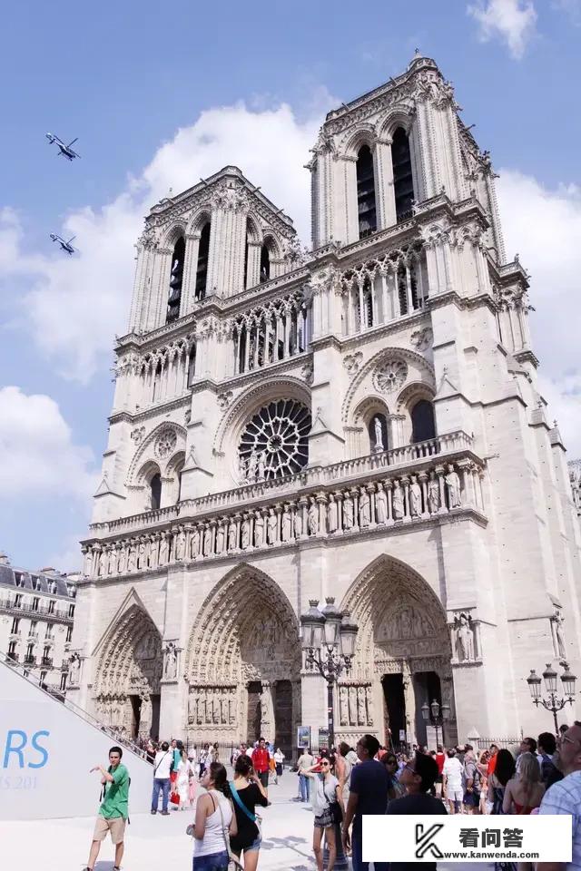 巴黎圣母院摘抄及感悟？