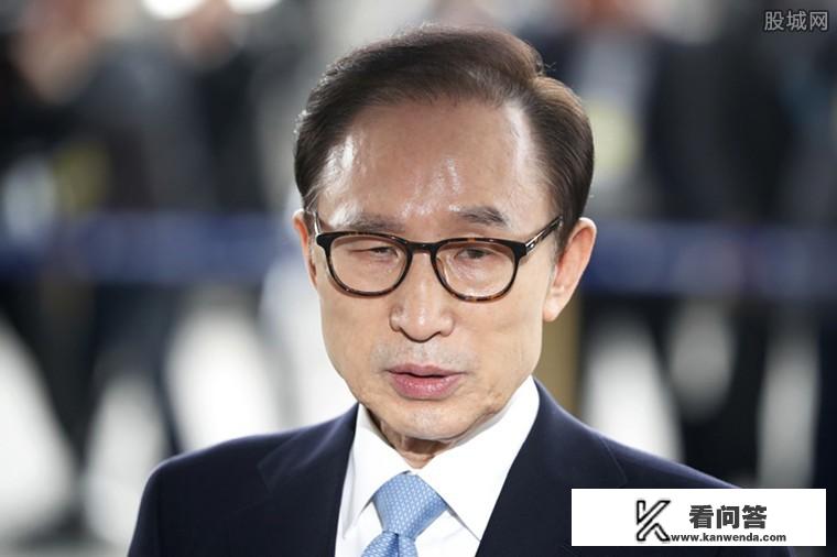 被关押5个月，多次用手扶墙进法院受审，李明博案何时作出一审宣判？你怎么看？