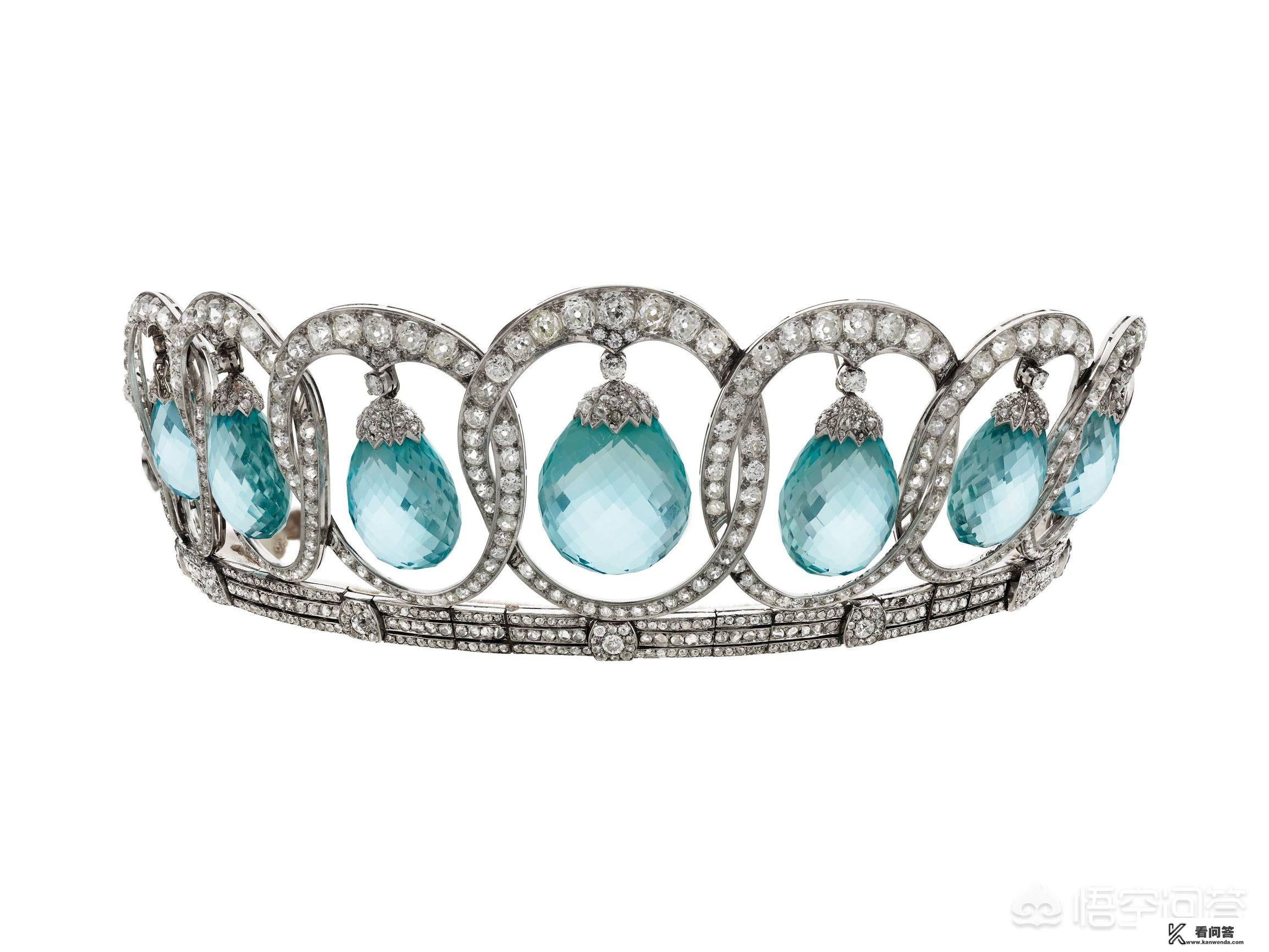 玉石、翡翠、玛瑙等配饰，要如何搭配时装才好看呢？(觉得搭配时装很难)？