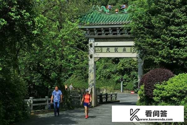 离大理近的旅游城市？