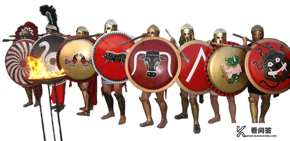 在古希腊，重装步兵是如何出现的？