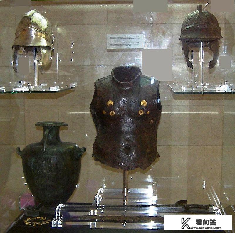 在古希腊，重装步兵是如何出现的？