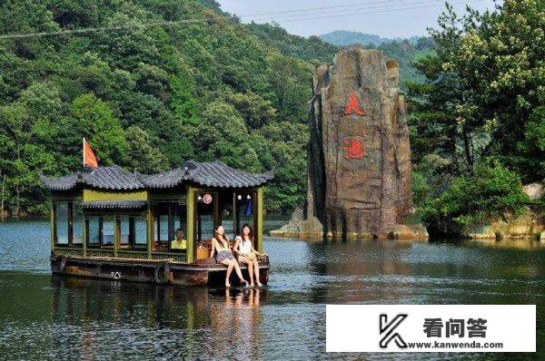 11月份适合去武汉市的木兰草原旅游吗？草会不会黄了？