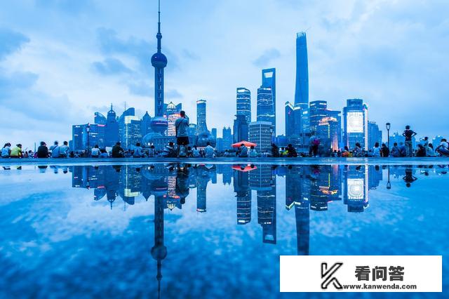 为什么我在镜子里看到的样子和别人现实中看到的样子一样，镜像不是反的吗？