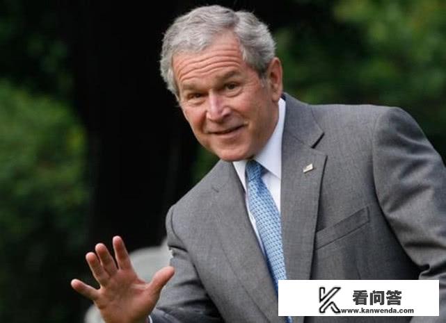 当年向小布什扔鞋的那位记者是谁?现在怎么样了？