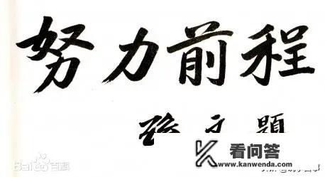 我现在只想每天呆在家里看手机，或者看电脑，不想出门，现在也不想去网吧，那里也不想去，只想呆在家里？