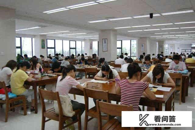 电子信息工程专业的学生应该如何规划自己的课外学习计划？