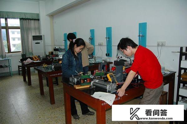 电子信息工程专业的学生应该如何规划自己的课外学习计划？