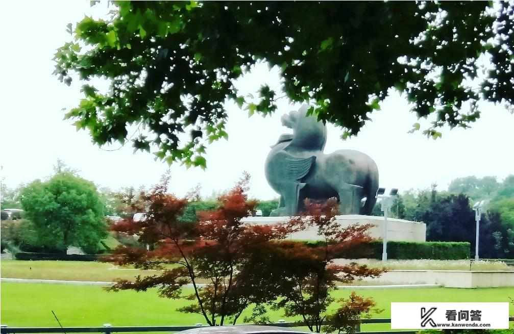 适合穷游的三个城市？