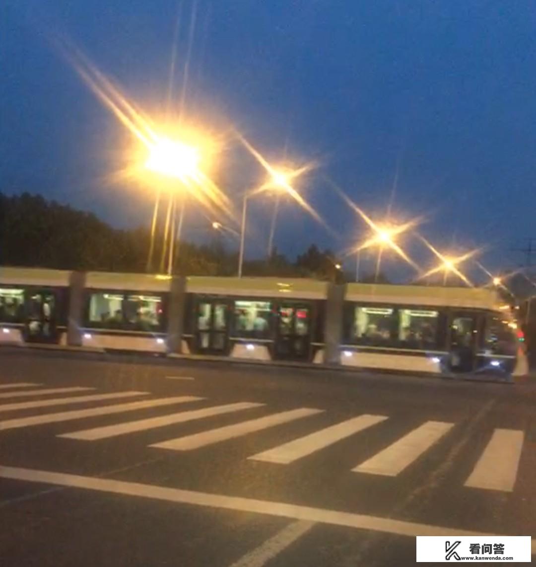 适合穷游的三个城市？