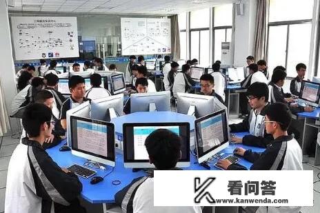 一般家用电脑有多少瓦？