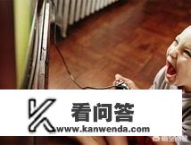 有什么办法禁止中小学生沉迷网络游戏？用法律约束运营商好，还是学校禁止好？