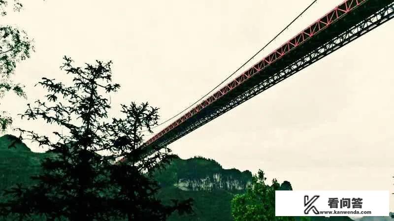 武汉和长沙哪个城市比较好玩？