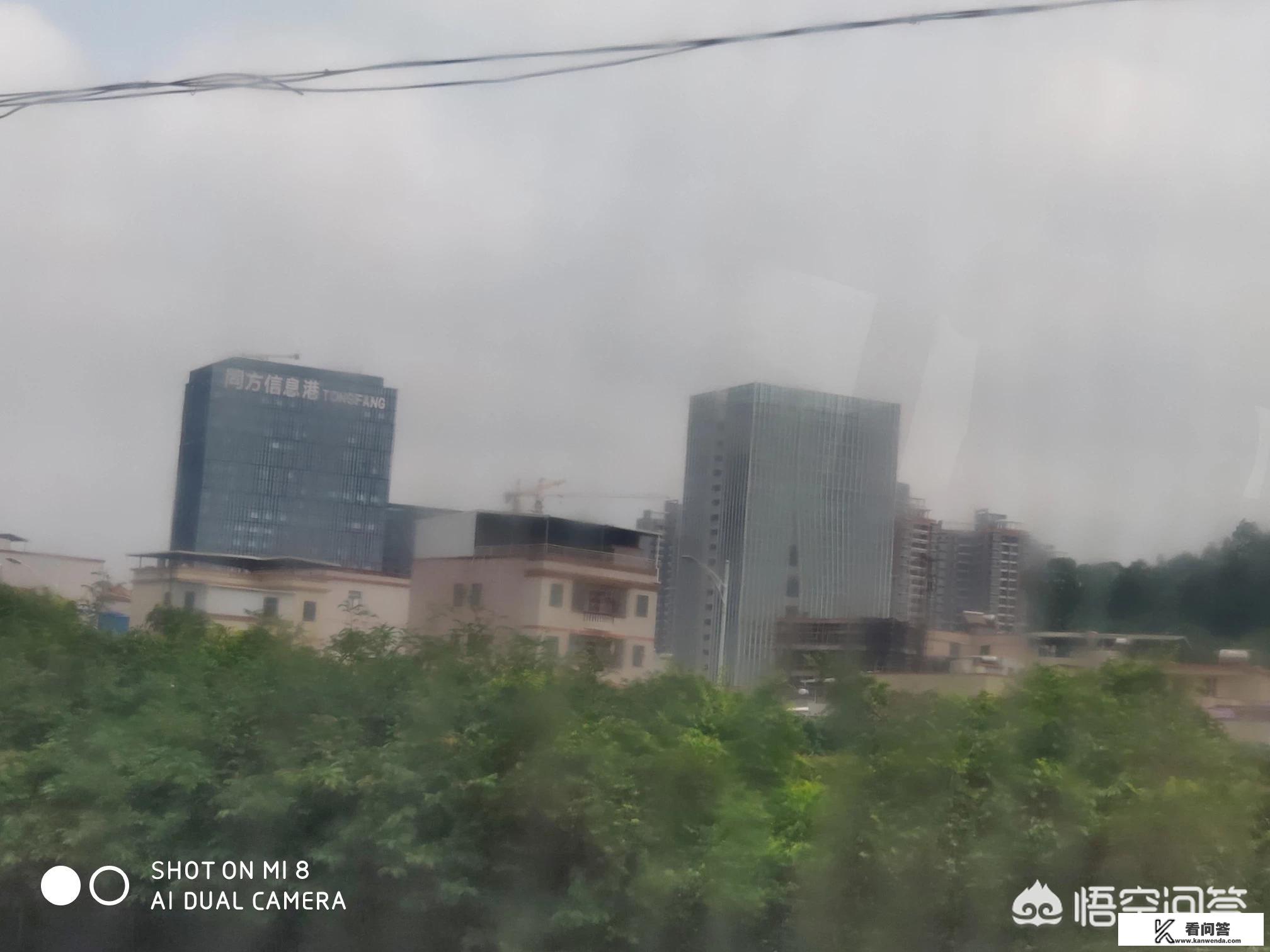 假如电话充话费看错号码了，充给陌生人时，再给打电话要回话费时你是返还呢，还是不还？