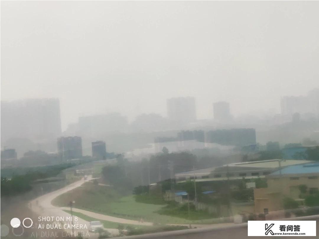 假如电话充话费看错号码了，充给陌生人时，再给打电话要回话费时你是返还呢，还是不还？