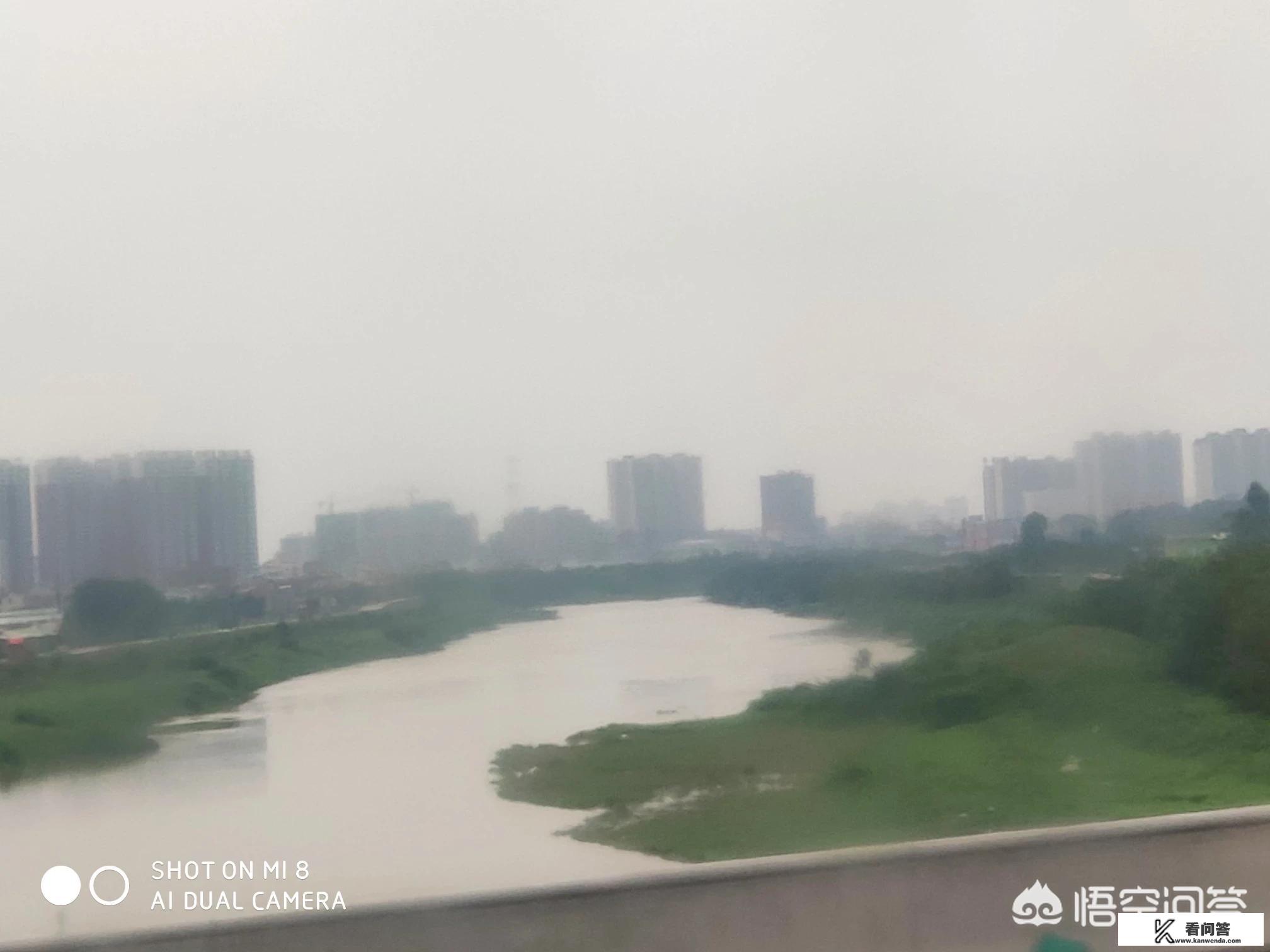 假如电话充话费看错号码了，充给陌生人时，再给打电话要回话费时你是返还呢，还是不还？