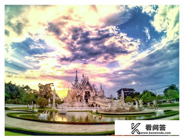 我想独自去旅游就背一个背包要装些什么东西？