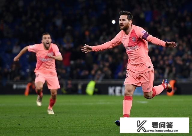 西甲15轮，巴萨4-0西班牙人，梅西任意球双响，登贝莱和苏亚雷斯破门，如何评价？