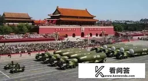 疫情期间，为什么央视每次新闻发布会戴口罩的的女记者都很漂亮？