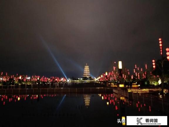 想去西安旅游想住民宿请问是城墙周围方便还是大唐不夜城周围方便？