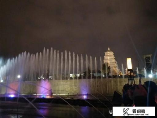 想去西安旅游想住民宿请问是城墙周围方便还是大唐不夜城周围方便？