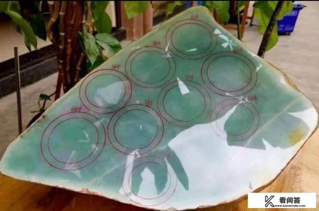 翡翠原石多少钱一吨大约？