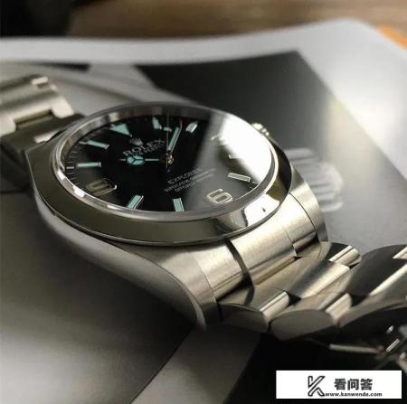 万国和爱沃驰手表哪个好？