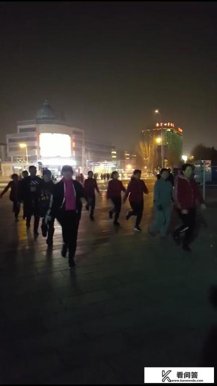 欧美大妈不跳广场舞不打麻将，她们如何消遣时间？