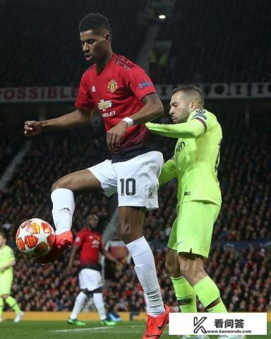 今晚的欧冠比赛，曼联能战胜巴萨吗？