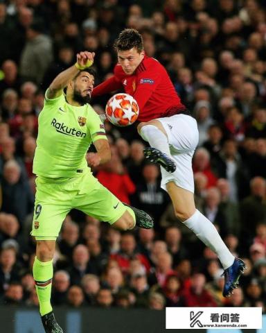 今晚的欧冠比赛，曼联能战胜巴萨吗？
