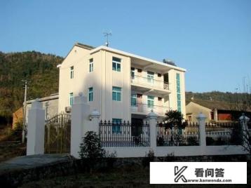 农村的房子住的人越老越少，为什么很多人还要拼命盖房子？