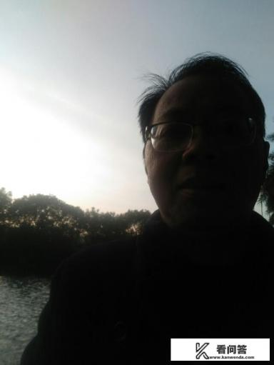 一个女生深夜给你发消息要不要回复? 一个女生深夜给你发消息要不要回复?