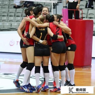 朱婷女排欧冠暴力重扣打懵对手，提前打卡下班，你怎么看？