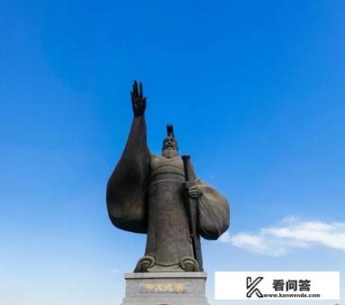 形容踩着别人往上爬的成语？