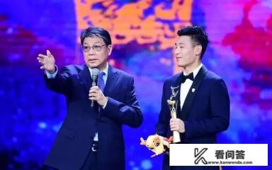 乌兹被铲球员骨折,将伤缺至少3个月,韦世豪已向球员致歉,对手笑着握手,你怎么看? 乌兹被铲球员骨折,将伤缺至少3个月,韦世豪已向球员致歉,对手笑着握手,你怎么看?