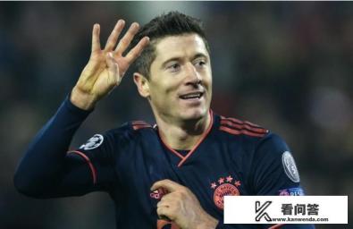 莱万14分钟上演欧冠最快大四喜，以10球领跑射手榜，C罗依旧哑火，你怎么看？