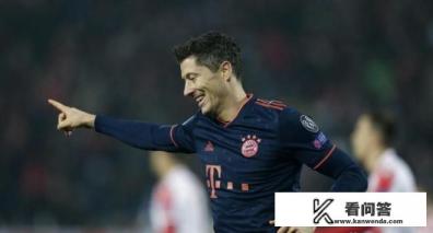 莱万14分钟上演欧冠最快大四喜，以10球领跑射手榜，C罗依旧哑火，你怎么看？