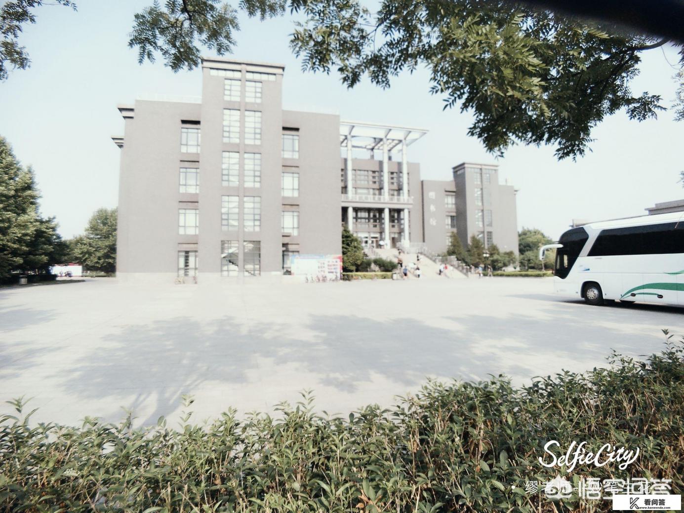 哪几所大学分数不高但环境好的，本人文科？