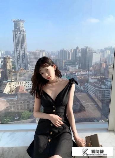 胸部丰满的妹子，穿衣有什么搭配？