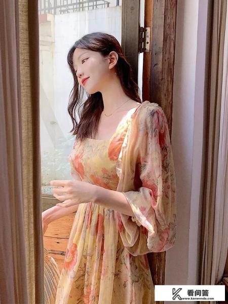 胸部丰满的妹子，穿衣有什么搭配？