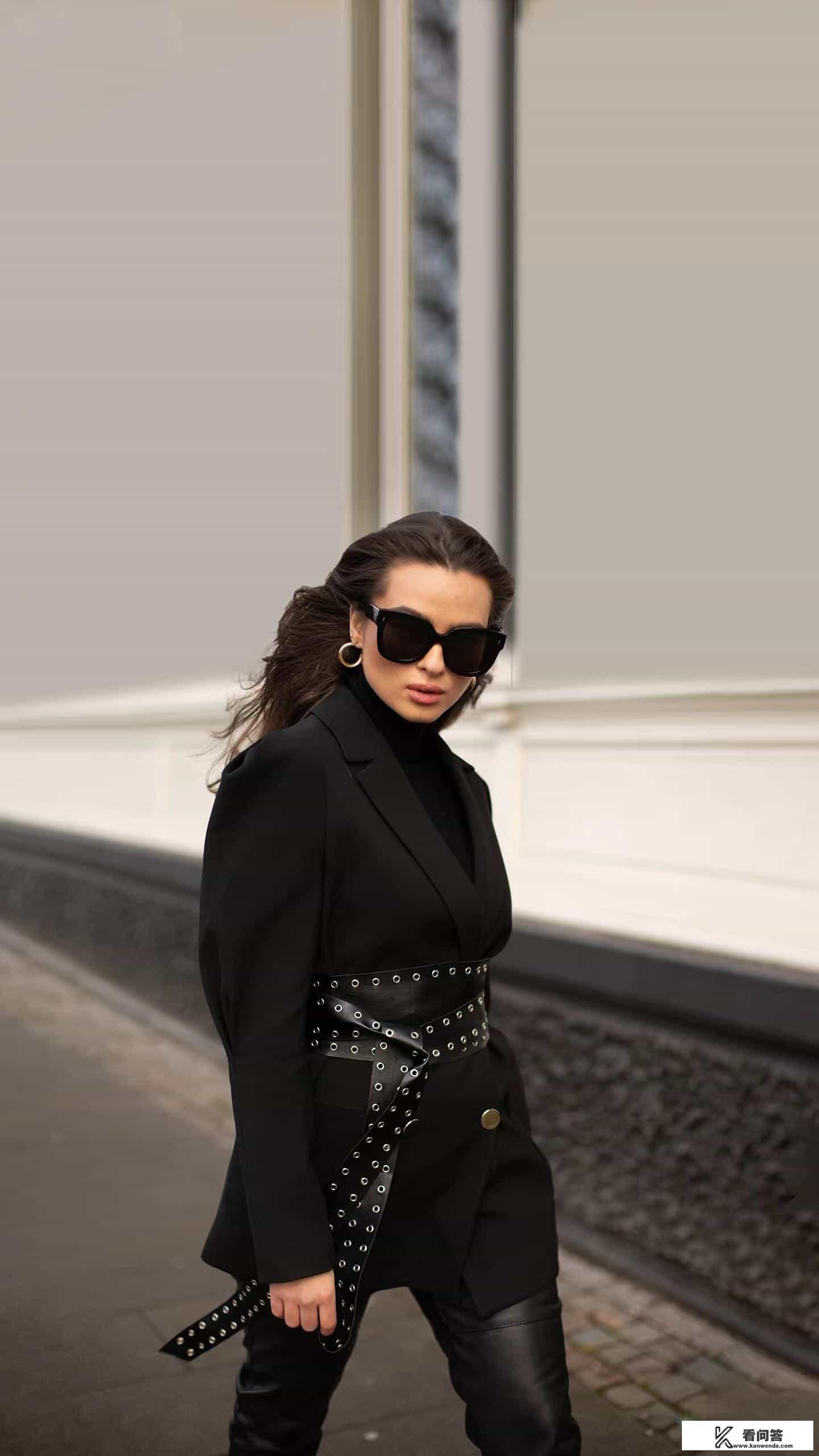 连体睡衣怎么去厕所？