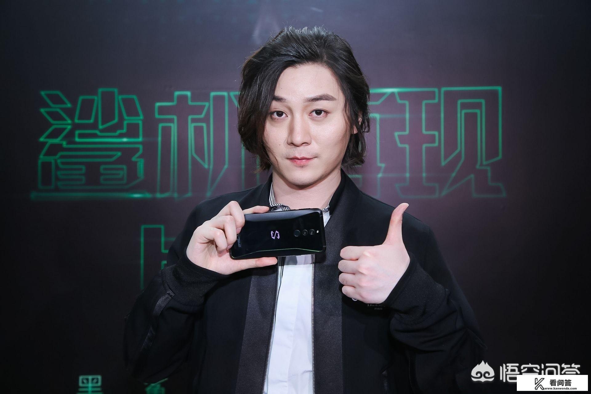 斗鱼一姐张大仙受邀参加黑鲨手机发布会，网友表示，真人和照片差别很大，你怎么看？